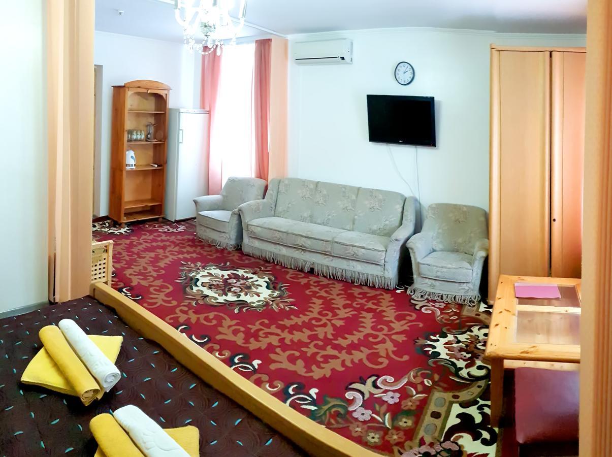 Hotel Perlyna Podillyа à Sataniv Extérieur photo